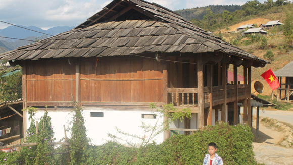 Nhà sàn gô Pơ Mu triệu đô không mua nổi